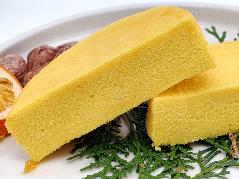 Natural yellow food coloring