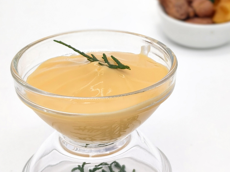 Natural yellow food coloring