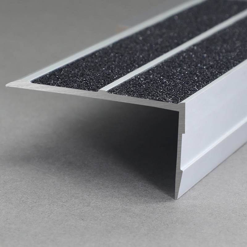 Perfiles de escalera de aluminio plateado mate FSC1