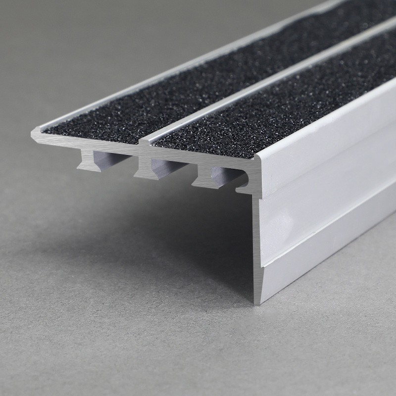 Китай Алюминиевый матовый серебристый металлический выступ для лестниц FSC2, производитель