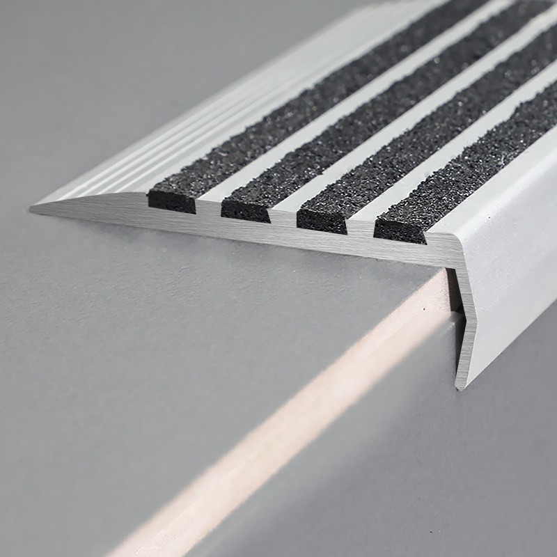 Paragradino flessibile in alluminio per scale curve con gomma nera FSW4