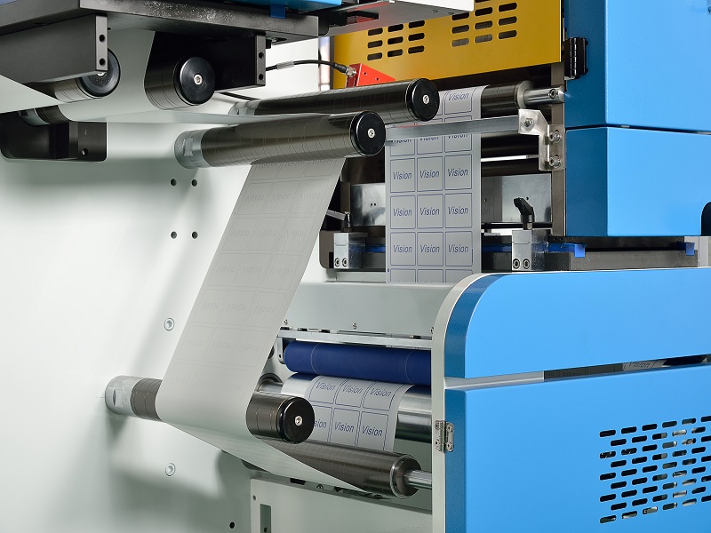 Hybrid label printing converting machine