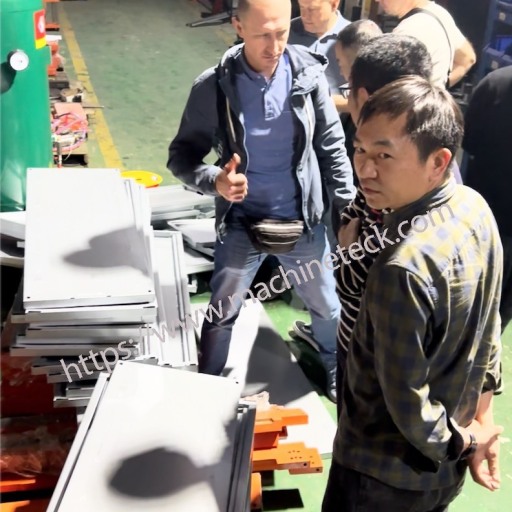 Kunden aus Russland besuchen die Fabrik zur Vor-Ort-Inspektion