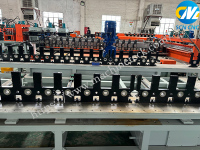 Macchina per la formatura di colonne per scaffali semiautomatica in metallo freddo con canale a C. Rotolo per arcarecci