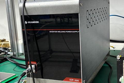 ظهرت سلسلة نازحون داخليًا من مصادر الطاقة اللحامية عالية التردد لأول مرة في معرض موسكو، مما يسلط الضوء على قوة التصنيع الذكي في الصين