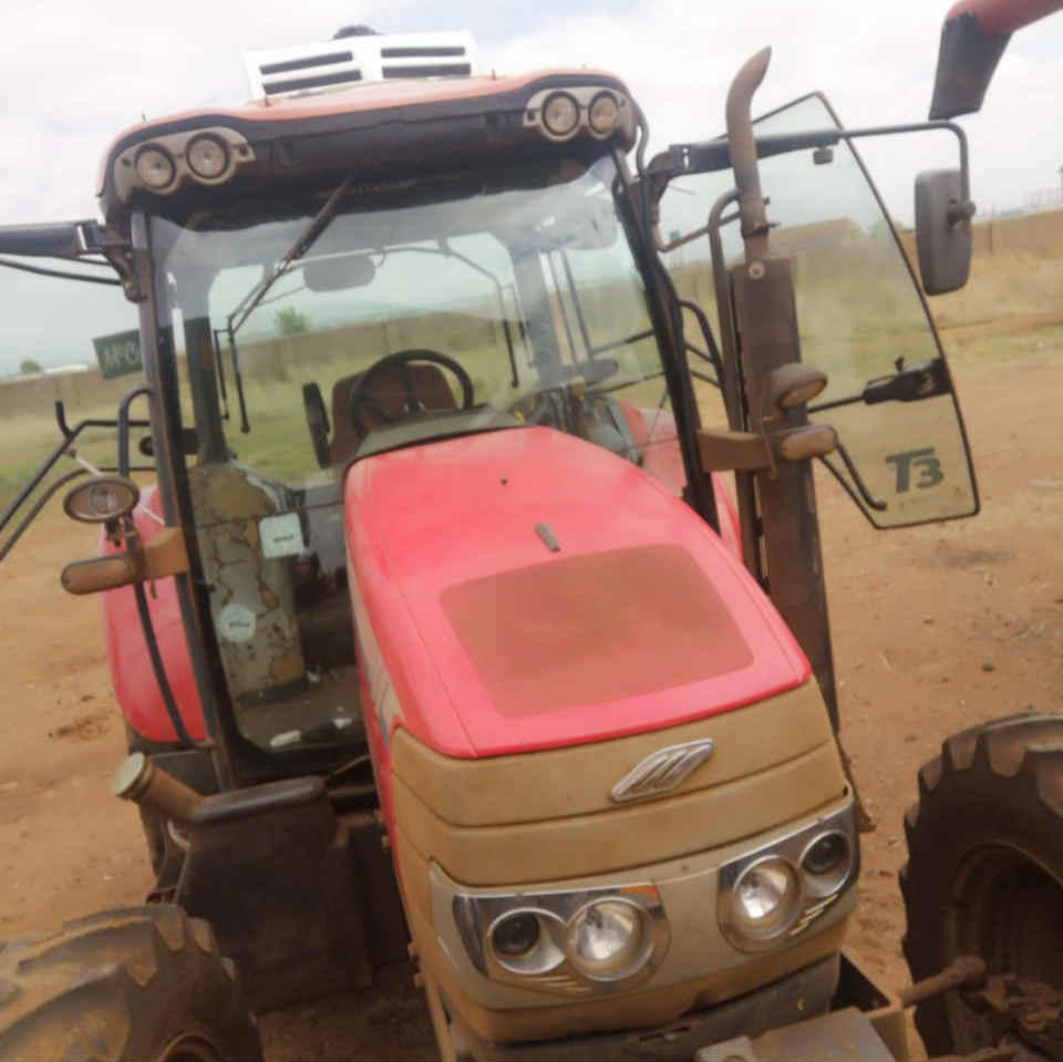 Air conditioner for backhoe loader