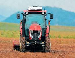 Air conditioning system for electric tractor