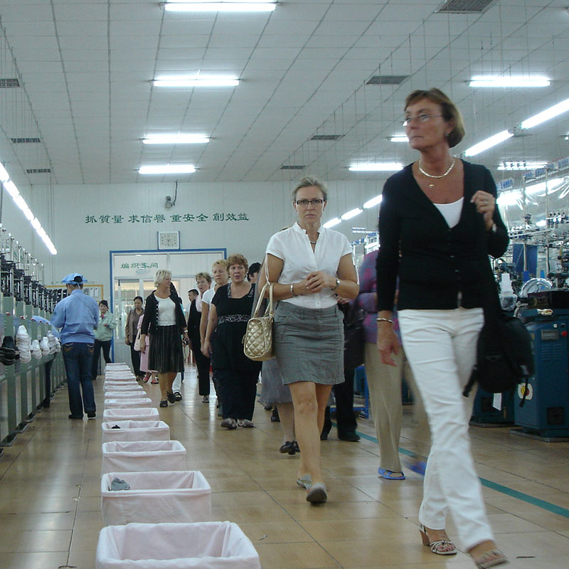 Recorrido de visitas a calcetines de cooperación en el extranjero