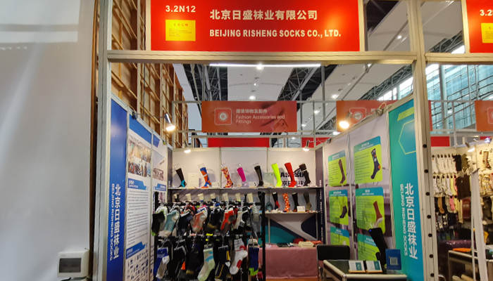 يحضر مصنع ريشنغ
 جوارب
 المرحلة الثالثة والثلاثين من معرض كانتون ، ويعرض الجوارب الرياضية