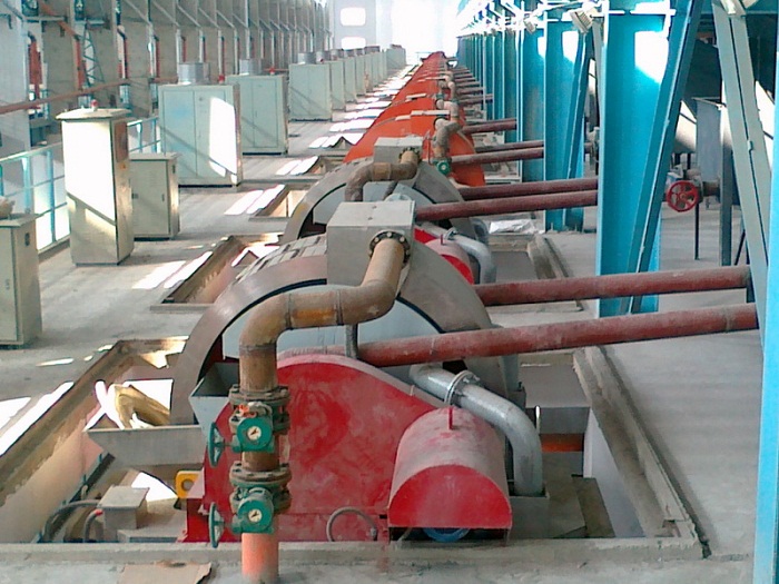Wet high intensity magnetic separator for ferrious material