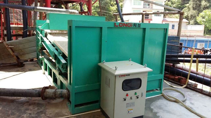 Wet high intensity magnetic separator