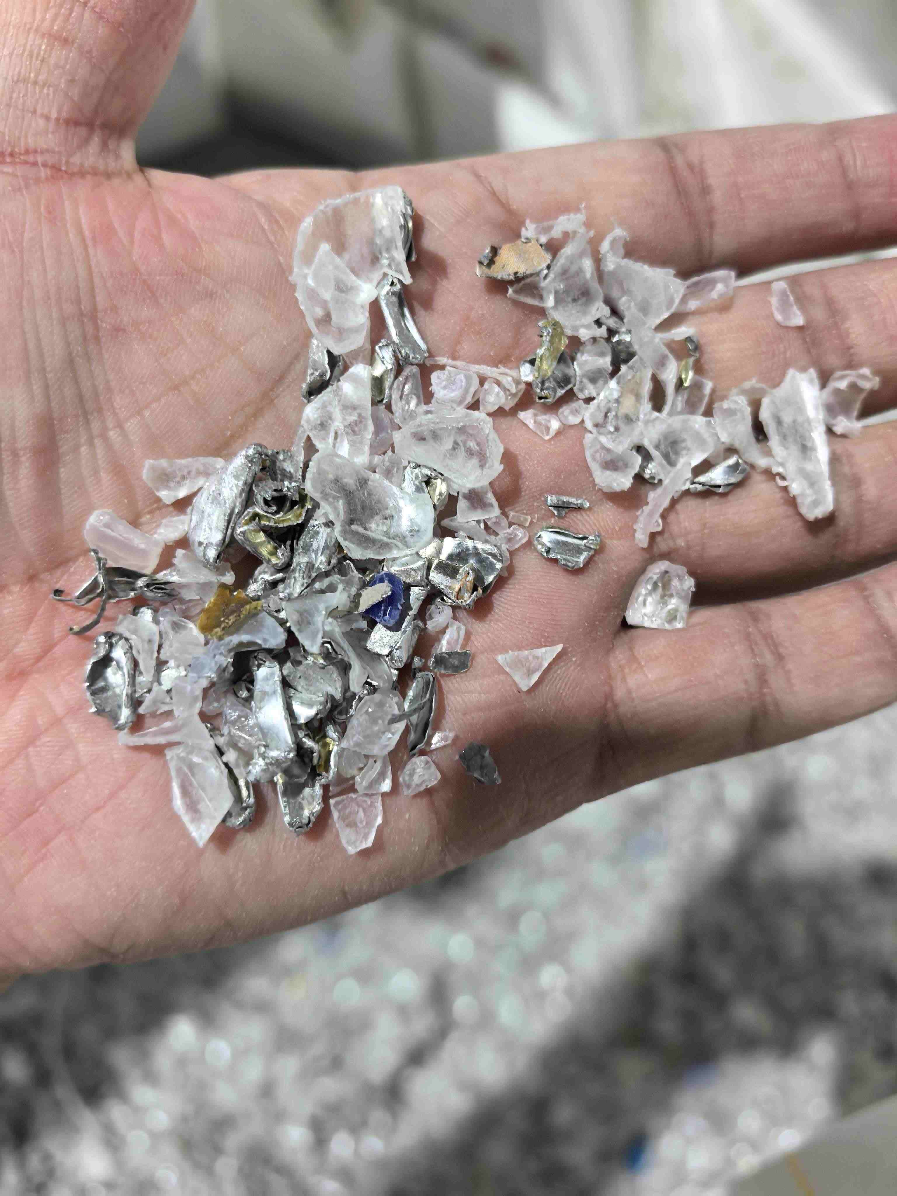 Cum funcționează separatorul de curenți turbionari LONGi în reciclarea plasticului