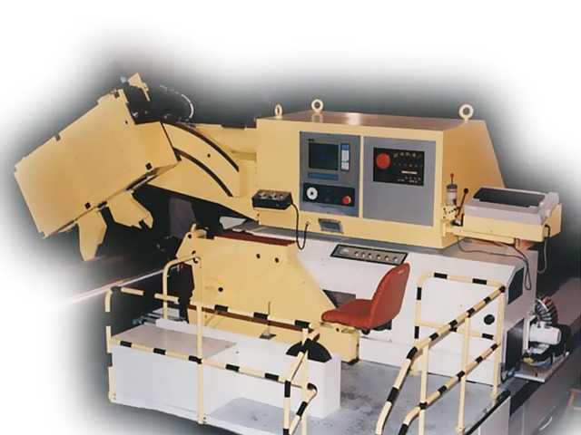 Máy mài cuộn CNC tự động dòng MKZ84