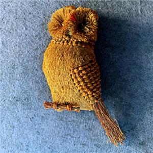 Eulen-Gartendekoration aus natürlichen Materialien