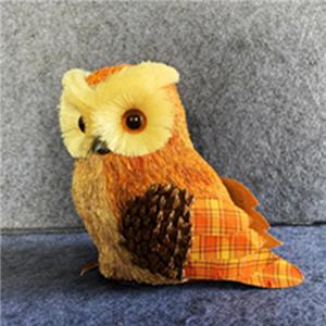 Eule aus natürlichen Materialien