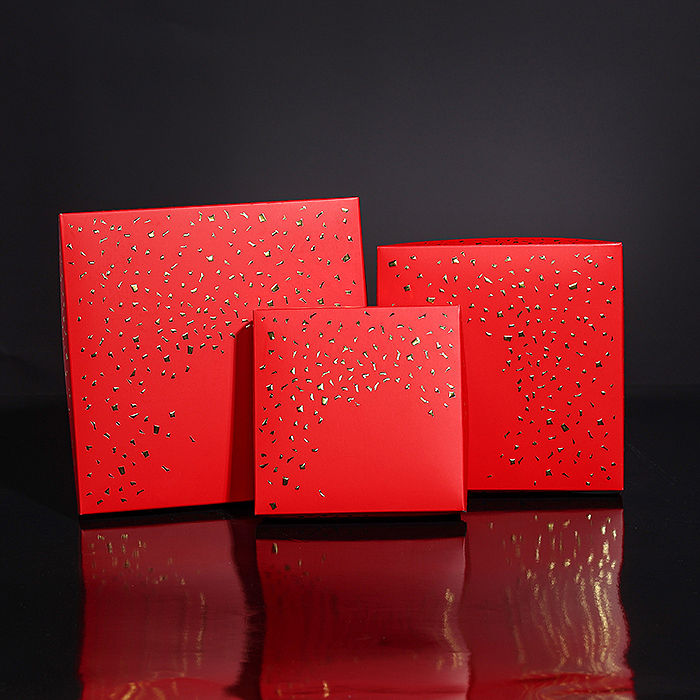 Подарочная коробка с крышкой и основанием для шоколада