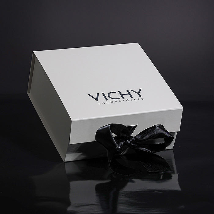 Luxuriöse, weiße, faltbare Geschenkbox mit Magnetdeckel