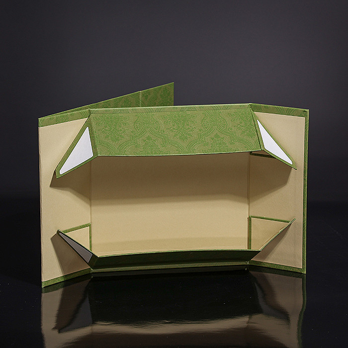 Foldable Boxes with Handle