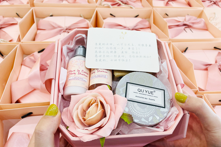 От какво най-много имат нужда дамите в Международния ден на Уоен? BETTER стопля сърцата на дамите с внимателно отношение.