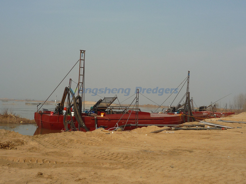 sand pumping boat