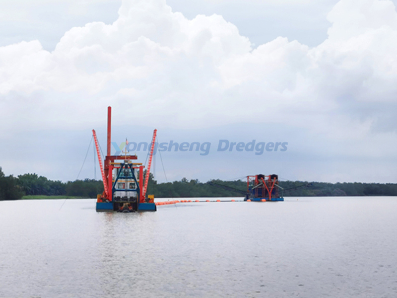 seagoing dredge