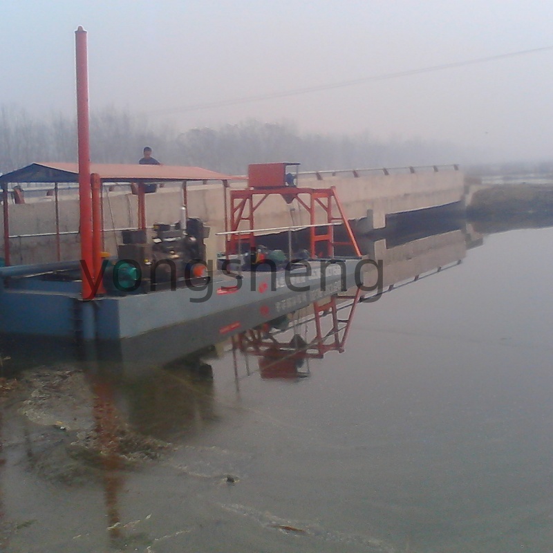 Yongsheng 6-inch small dredger is dredging the Guxian River