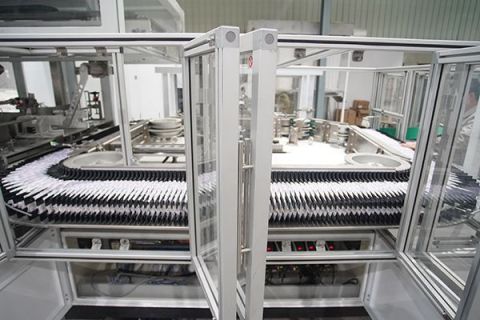 كيف تعمل آلة تغليف الفوط الصحية؟