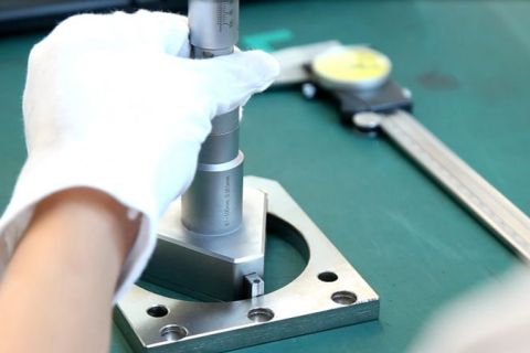 Precisiefabricage van kerncomponenten zorgt voor blijvende stabiliteit in machines voor het verpakken van maandverband