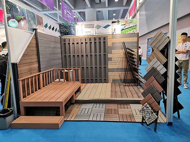 Китай WPC деревянный пластиковый настил / забор / стеновые панели / потолочная машина, производитель