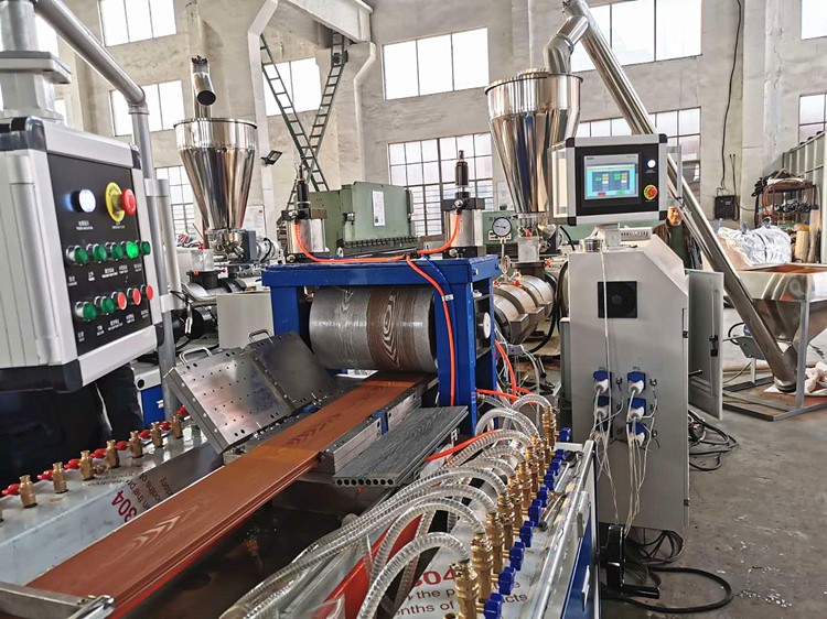 New Design WPC Hollow Panel Extrusion Line