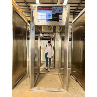 Tunnel de désinfection de sécurité par reconnaissance faciale de l'aéroport