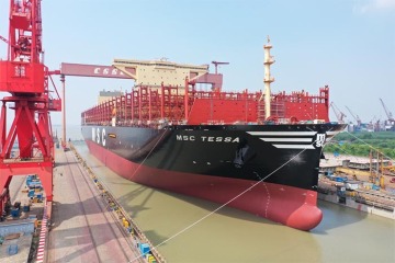 Maailman suurin konttialus purettiin Shanghaissa