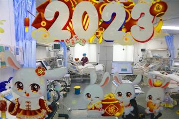 Медицинские работники стараются изо всех сил в условиях COVID-19-19