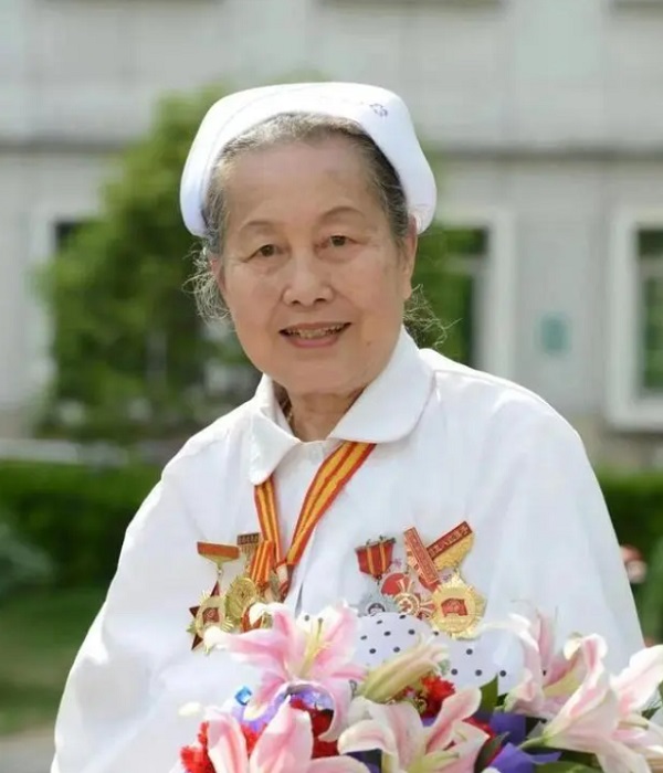 Congratulazioni! Premiata la nonna di 94 anni"Premio internazionale al successo": aims to train more Florence Nightingales for China.