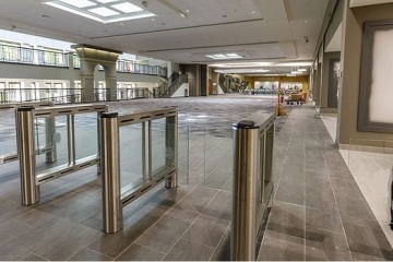 Les tourniquets épargnent aux étudiants de Notre Dame une longue attente dans la nouvelle salle à manger