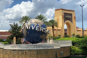 Une famille nombreuse se faufile sans billets, la mère accusée affirme qu'elle n'a pas amené ses enfants aux parcs d'attractions universels d'Orlando