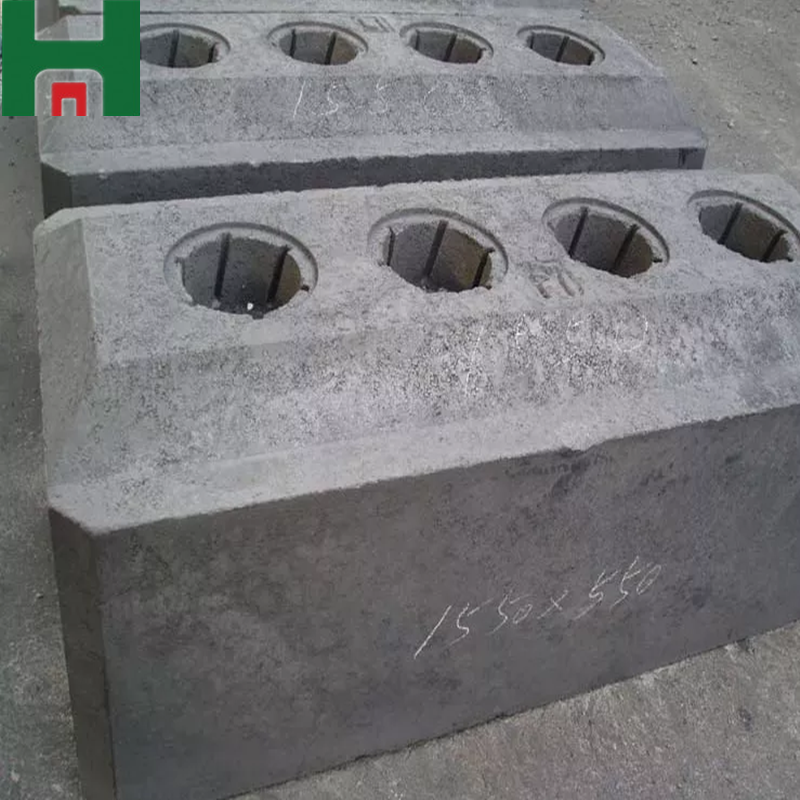 Aluminum cell with pre-baked carbon anode block