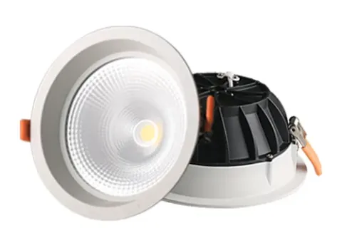 Qual é a diferença entre downlights LED embutidos e downlights planos?