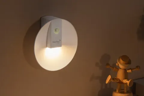 我可以更换运动传感器夜灯的灯泡吗?