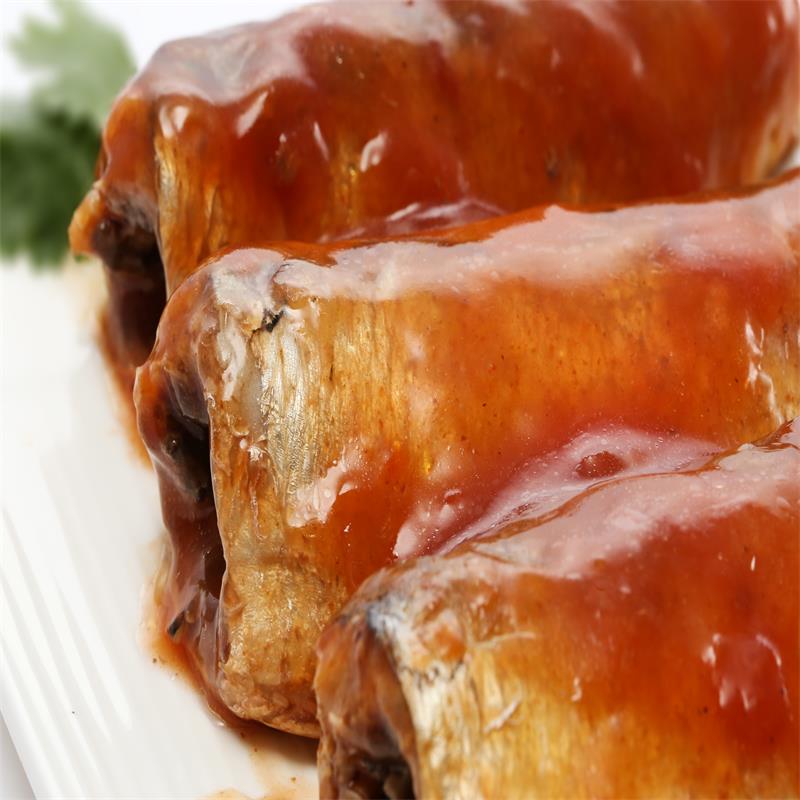 Консервированные сардины в томатном соусе