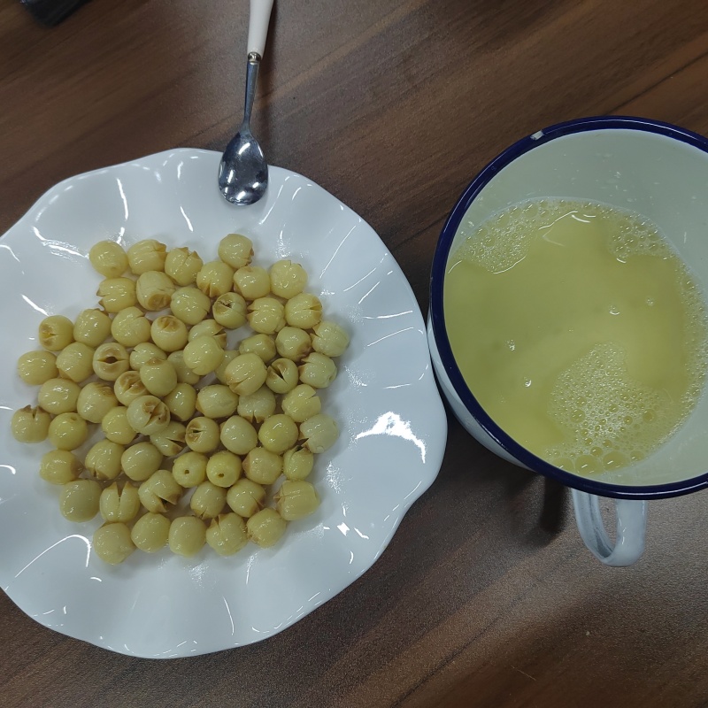 Canned Lotus Seeds in Syrup Factory