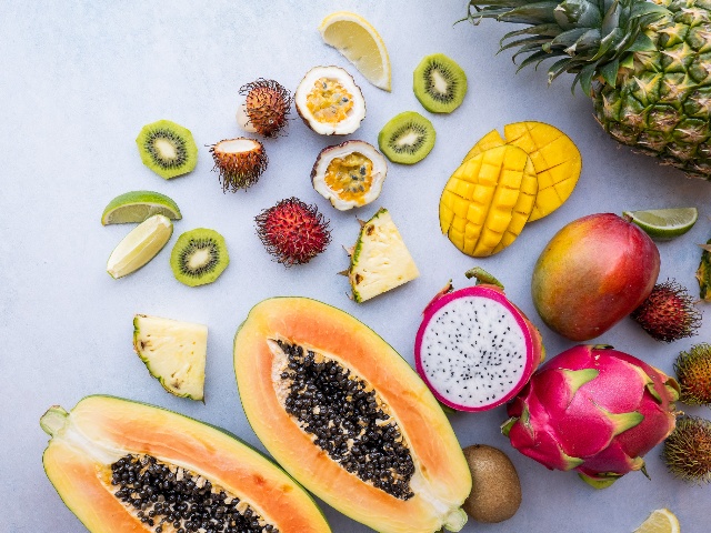 Que contient un cocktail de fruits tropicaux ?