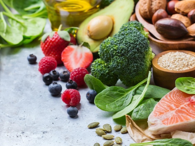 8 Foods Dietitians Say We Should Eat More of in 2025