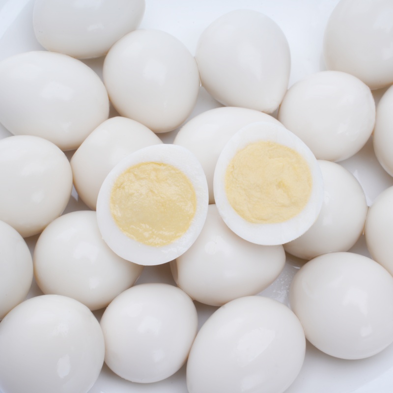 Huevos de codorniz enlatados en agua