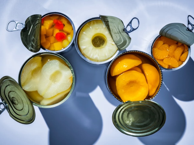 Les fruits en conserve contiennent-ils des conservateurs ? Guide complet sur la sécurité des fruits en conserve.