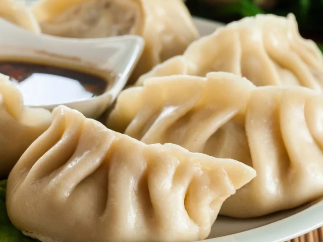 L'heure du thé du mercredi au bureau : un après-midi de confection de raviolis qui a rassemblé tout le monde.