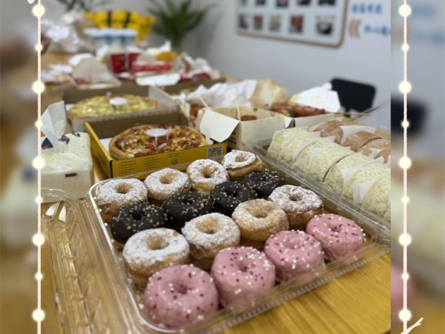 Varför älskar vi vårt veckovisa onsdagseftermiddagste på Amoytop Foods?