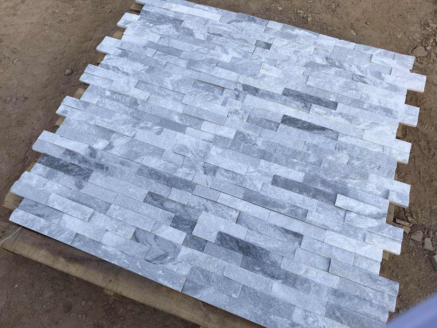 Wall Ledge Stone Veneer In Slate