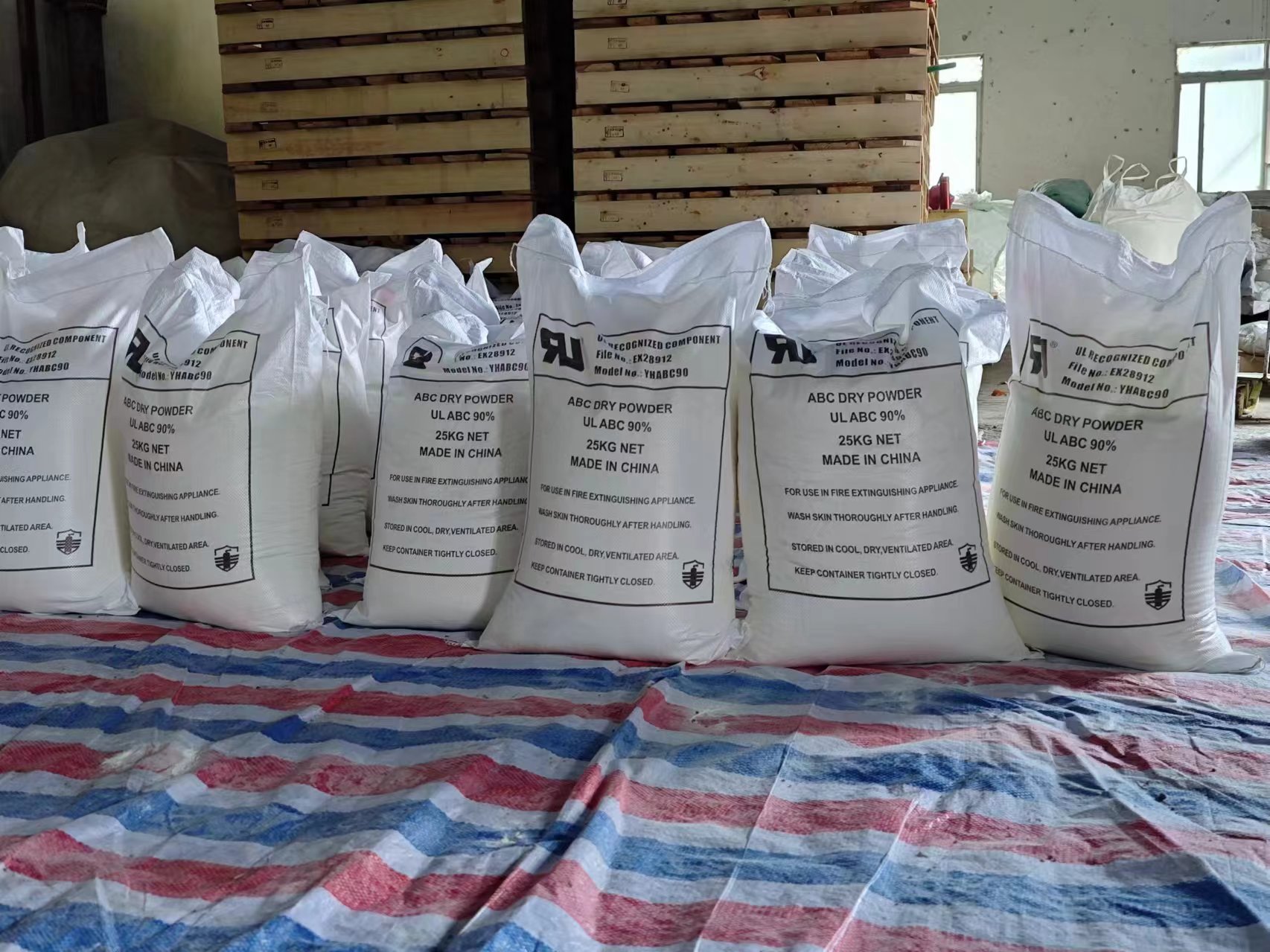 Does the fluidity of dry powder extinguisher have any effect on the fire extinguishing effect？