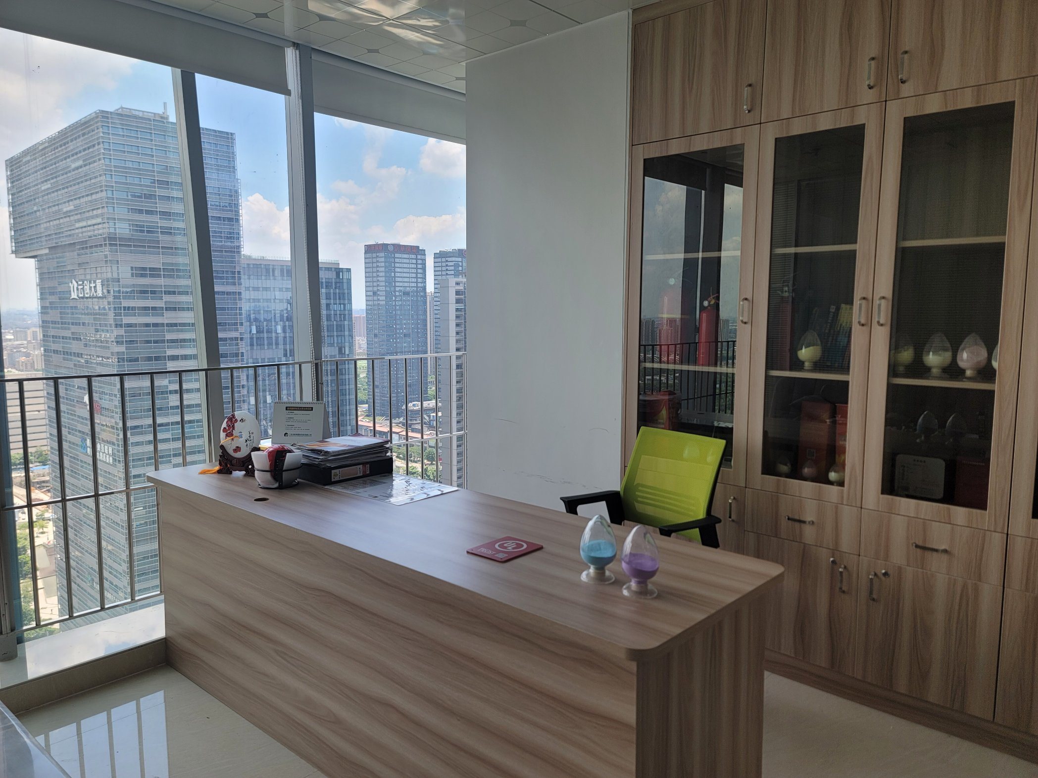 Warmly welcome customers to visit our company